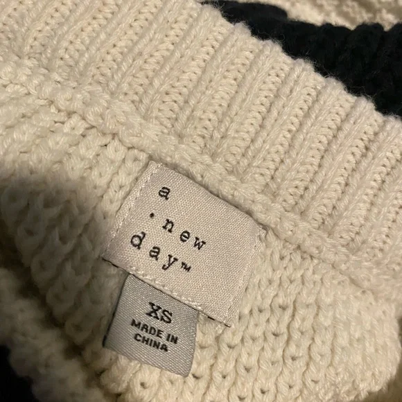 A NEW DAY WOMAN'S STRIPPED SWEATER BLACK/WHITE SIZE XS - Picture 5 of 5